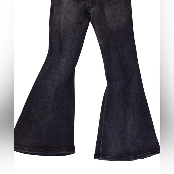 Almost Famous Womens Size 9 High Rise Black Distressed Flare Jeans Boho 70s - Picture 9 of 14